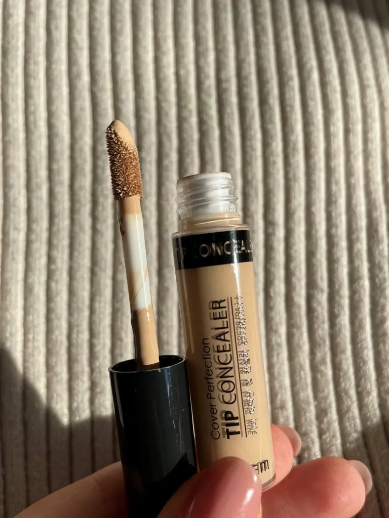 saem cover perfection tip concealer swatches